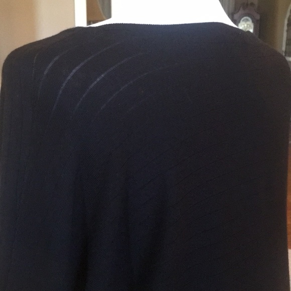 Time & Tru Black LS Sweater - Picture 10 of 13